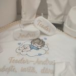 Trusou botez premium ingeras pachet bogat randuit dupa datina cu cutie catifea costum lumanare si set baita