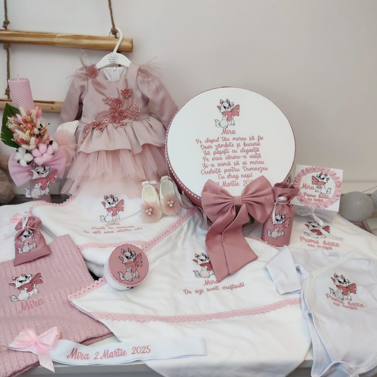 Trusou botez premium complet Pisica Marie Aristocratele cu rochie de lux 3D lumanare fagure si set baita