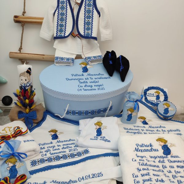 Trusou botez premium traditional ingeras albastru mega set cu costum popular opinci si cutie ovala bleu.