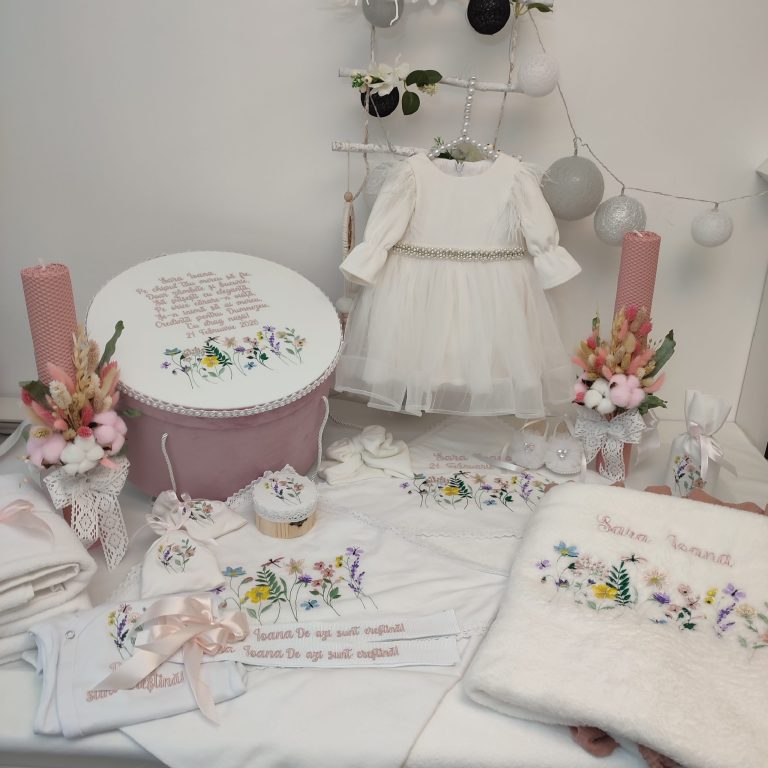Trusou premium flori de camp set complet botez fetite cu rochie si lumanare