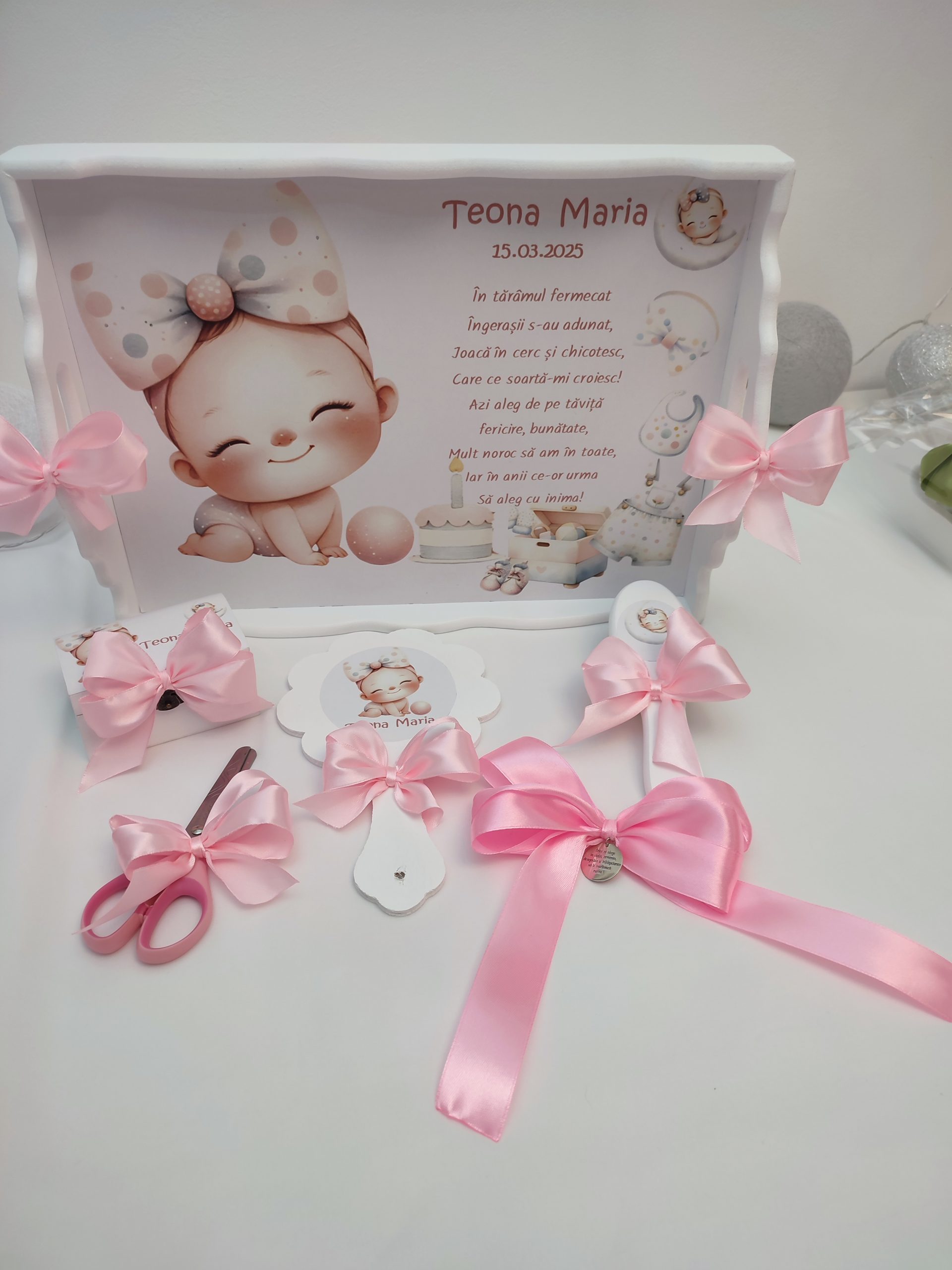 Tava Mot Fetita cu Fundita Si Banut
